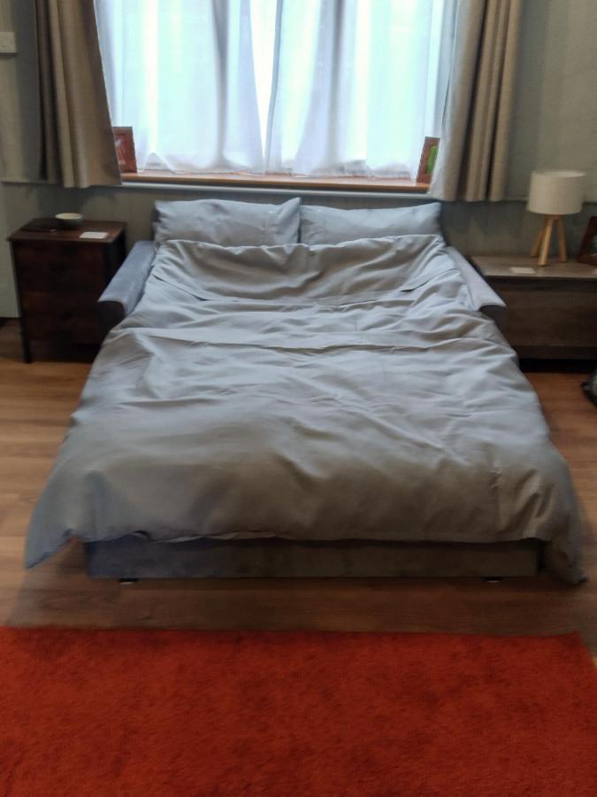 Appartamento Self Contained Flat In Llanfyllin Powys Esterno foto